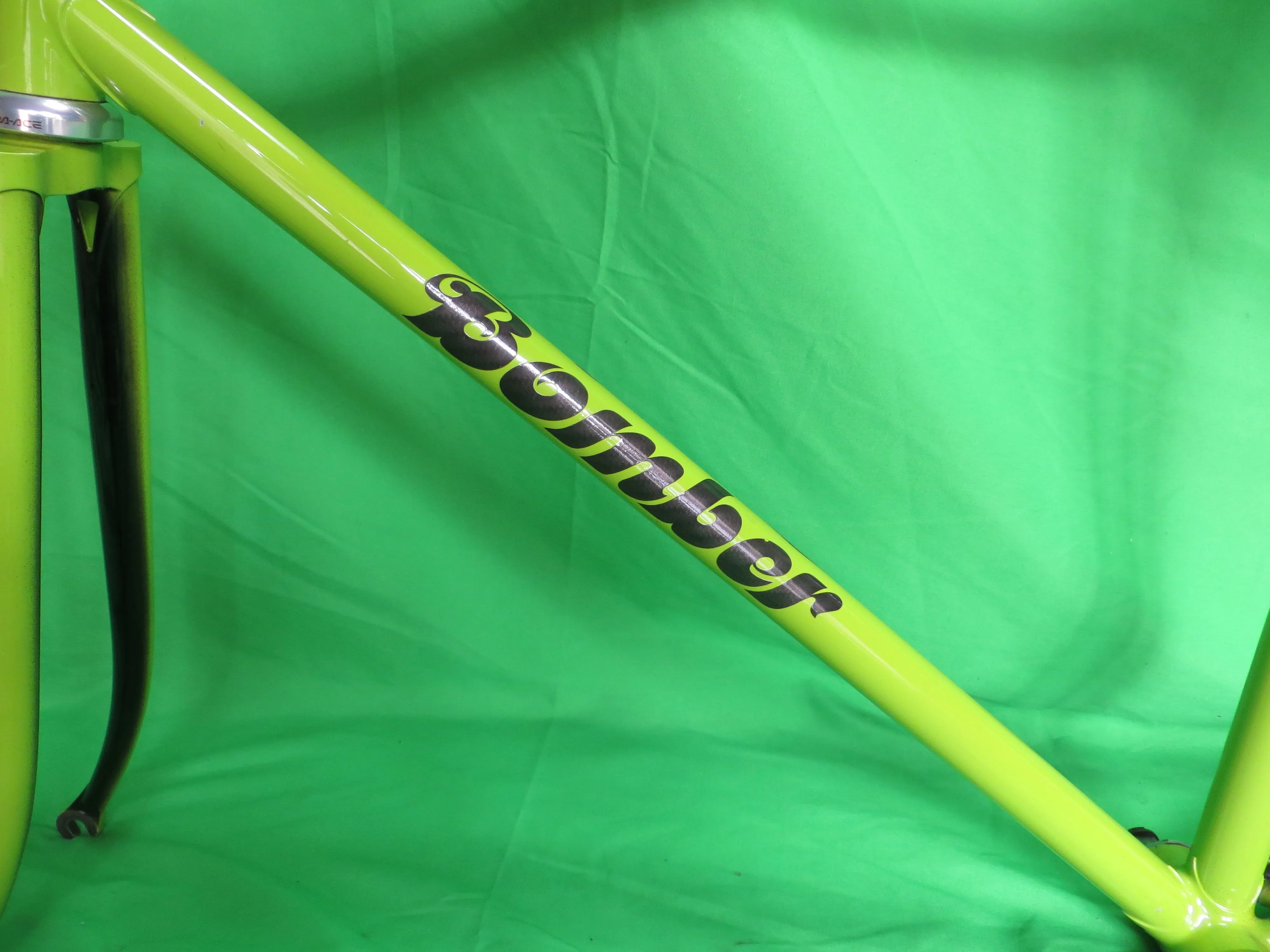 Bomber Pro // Green Black Fade // 48cm