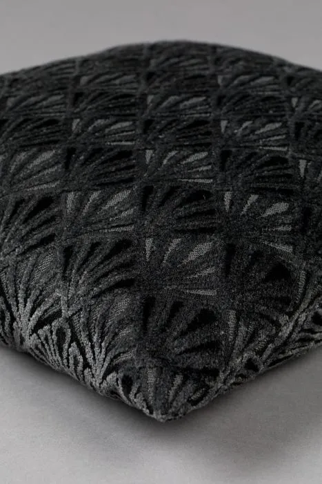 Daisy Pillow Black