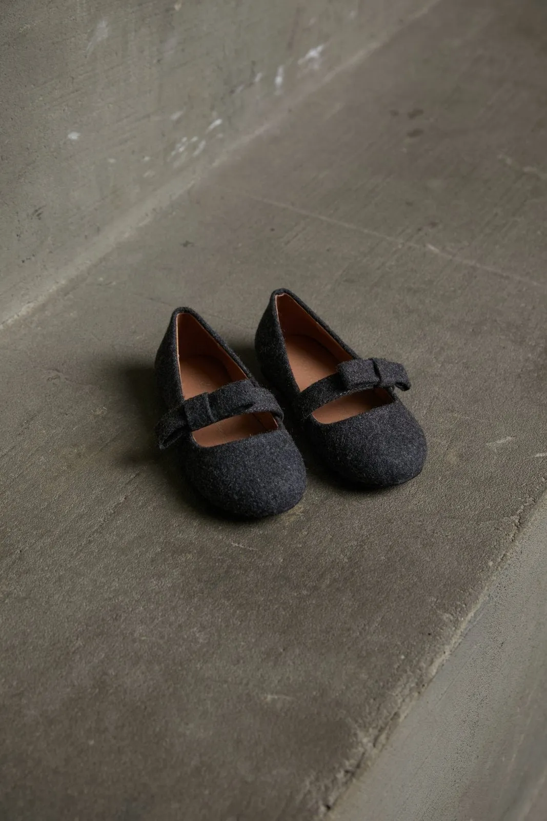 Mia Wool Dark Grey